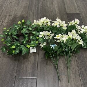 NWT Mini wreath and decorative florals